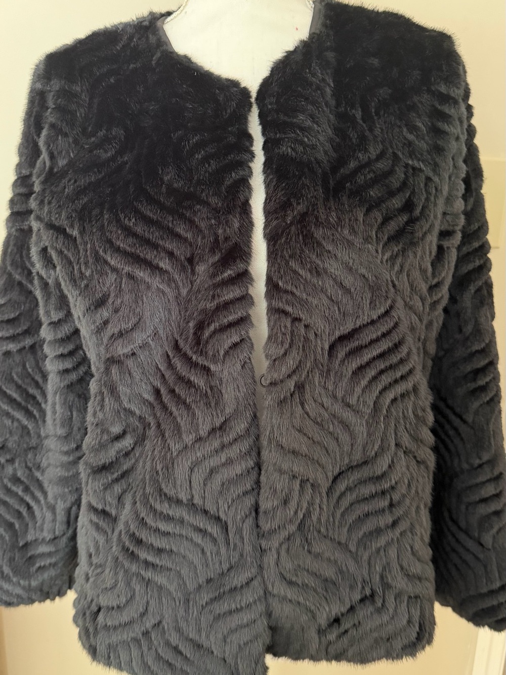 Chico’s Black Faux Fur Textured Button-Front Jacket Size L NEW